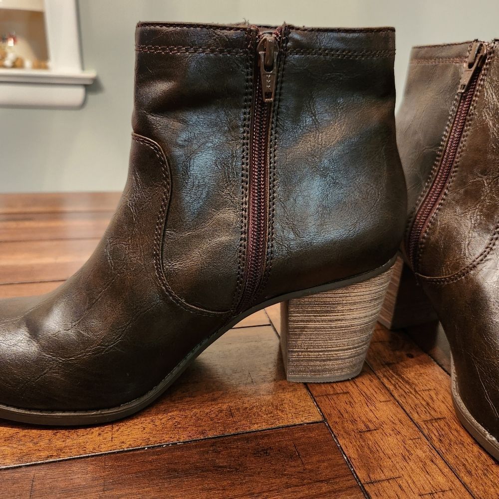 Crown Vintage Women's Booties 11